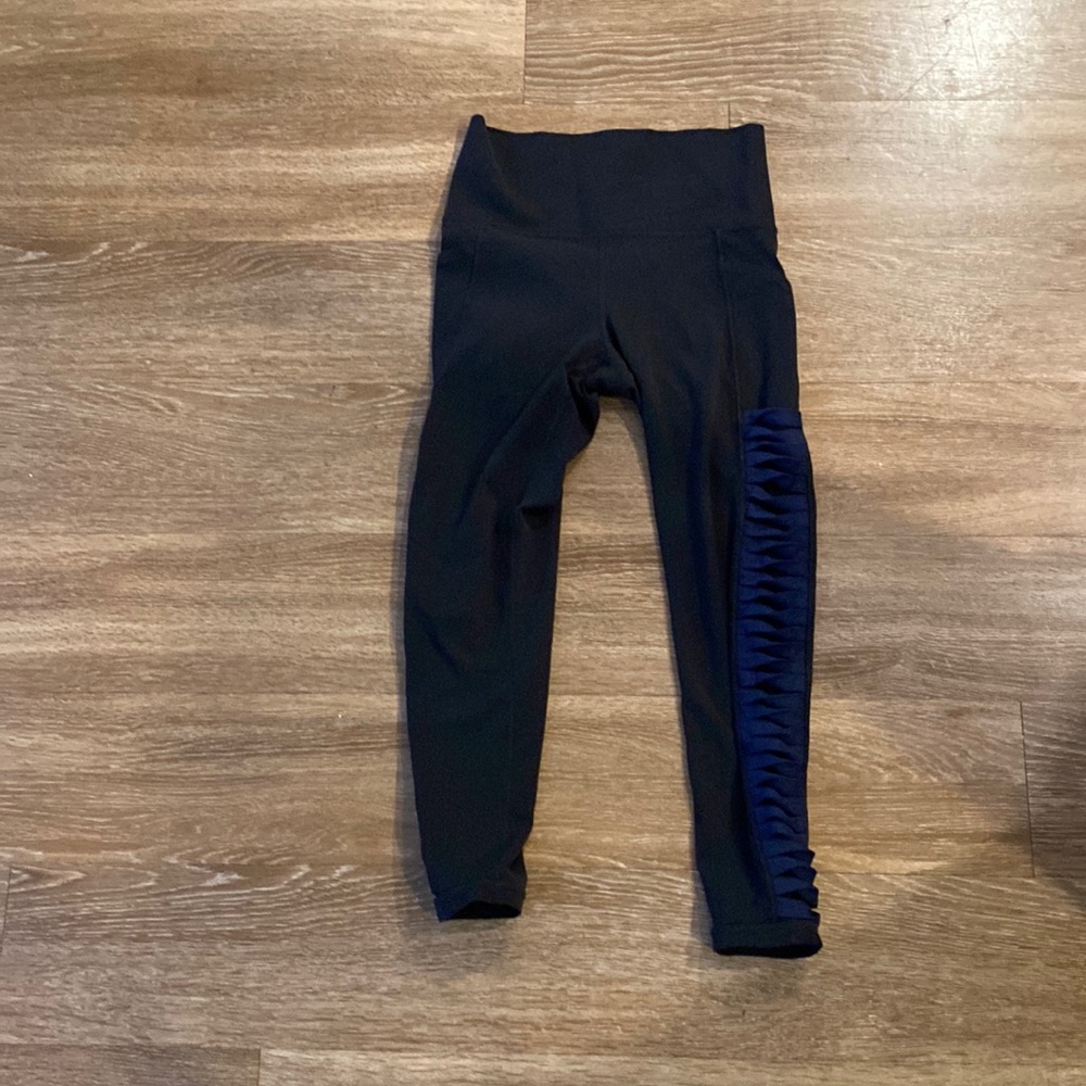 Athleta salutation 7/8 tight with stash pocket
